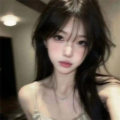 她在这里